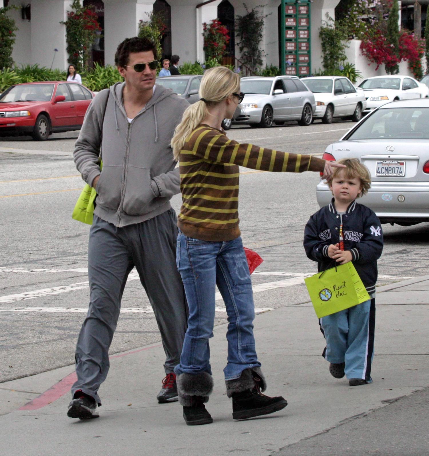 David Boreanaz & Family - Planet Blue Shopping - Paparazzi - High Quali...