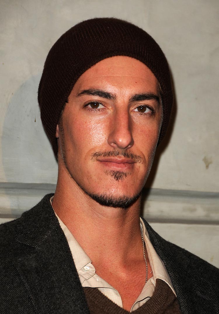 eric-balfour-sleep-dealer-movie-premiere-gq-01.jpg