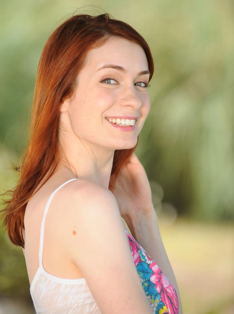 felicia-day-ron-jaffe-photoshoot-july-2008-mq-17.jpg