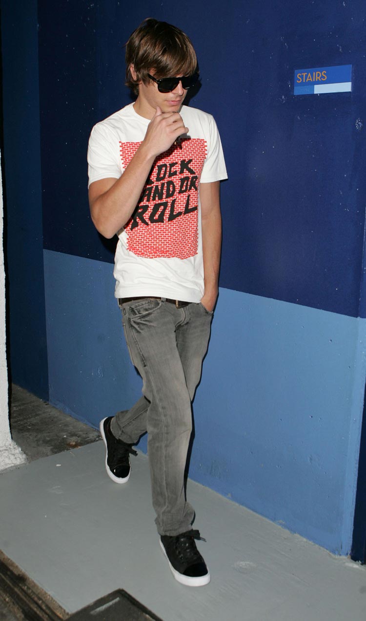 zac efron paparazzi