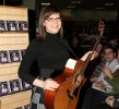 IMG/jpg/lisa-loeb-performing-purple-tape-album-gq-02.jpg