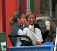 IMG/jpg/sarah-michelle-gellar-breakfast-with-mom-and-friends-september-1999- (...)