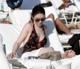 IMG/jpg/michelle-trachtenberg-swimsuit-on-the-beach-november-14-2009-paparaz (...)