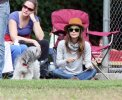 IMG/jpg/rachel-bilson-sister-soccer-game-gq-06.jpg