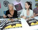 IMG/jpg/eliza-dushku-comic-con-2011-autograph-signing-mq-02.jpg