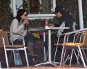 IMG/jpg/michelle-trachtenberg-drinking-smoking-with-friend-paparazzi-gq-17.j (...)