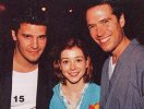 IMG/jpg/buffy-angel-cast-staff-outside-the-set-9.jpg