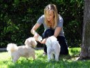 IMG/jpg/julie-benz-with-dogs-august-13-2010-paparazzi-03.jpg