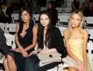 IMG/jpg/michelle-trachtenberg-pamella-roland-2009-fashion-show-hq-06.jpg