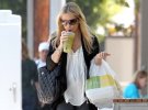 IMG/jpg/sarah-michelle-gellar-out-for-lunch-brentwood-paparazzi-mq-18.jpg