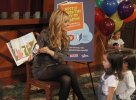 IMG/jpg/sarah-michelle-gellar-nestle-share-joy-reading-program-hq-06.jpg