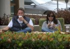 IMG/jpg/alyson-hannigan-alexis-denisof-eating-cream-cheese-paparazzi-hq-08-1 (...)