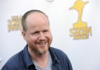IMG/jpg/joss-whedon-2013-saturn-awards-hq-01.jpg