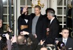 IMG/jpg/wentworth-miller-autographing-george-v-hotel-paris-gq-06.jpg