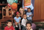 IMG/jpg/sarah-michelle-gellar-nestle-share-joy-reading-program-hq-15.jpg