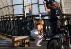 IMG/jpg/sarah-michelle-gellar-veronika-decides-to-die-movie-on-the-set-june- (...)