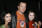 IMG/jpg/firefly-cast-grand-slam-convention-2006-03-hq-1500.jpg