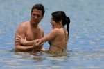 IMG/jpg/alyson-hannigan-alexis-denisof-bikini-hawaii-paparazzi-hq-13-0750.jp (...)