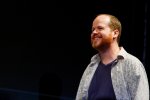 IMG/jpg/joss-whedon-san-diego-comic-con-2010-mq-04.jpg