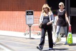 IMG/jpg/sarah-michelle-gellar-mommy-and-me-pilates-gelson-supermarket-august (...)