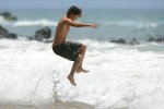 IMG/jpg/zac-efron-enjoys-the-beach-in-hawaii-gq-06.jpg