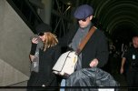 IMG/jpg/sarah-michelle-gellar-freddie-prinze-jr-los-angeles-airport-november (...)