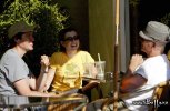 IMG/jpg/alyson-hannigan-alexis-denisof-coffee-shop-ted-danson-august-2004-hq (...)