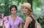 IMG/jpg/sarah-michelle-gellar-girls-guide-fishing-hunting-movie-on-the-set-h (...)