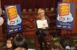 IMG/jpg/sarah-michelle-gellar-nestle-share-joy-reading-program-hq-08.jpg