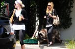 IMG/jpg/sarah-michelle-gellar-tyson-to-vet-august-19-2009-paparazzi-gq-17.jp (...)