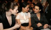 IMG/jpg/michelle-trachtenberg-mercedes-benz-2006-fashion-week-mq-009.jpg