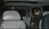 IMG/jpg/sarah-michelle-gellar-leaving-los-angeles-airport-dec-2006-hq-06-150 (...)