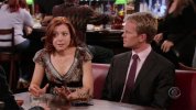 IMG/jpg/alyson-hannigan-how-i-met-your-mother-sitcom-1x07-screencaps-gq-08.j (...)