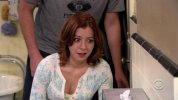 IMG/jpg/alyson-hannigan-how-i-met-your-mother-sitcom-1x14-screencaps-gq-09.j (...)