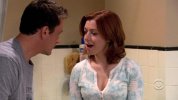 IMG/jpg/alyson-hannigan-how-i-met-your-mother-sitcom-1x14-screencaps-gq-17.j (...)