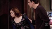 IMG/jpg/alyson-hannigan-how-i-met-your-mother-sitcom-1x14-screencaps-gq-30.j (...)