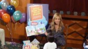 IMG/jpg/sarah-michelle-gellar-nestle-share-joy-reading-program-hq-22.jpg