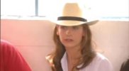 IMG/jpg/sarah-michelle-gellar-care-guatemala-visit-report-screencaps-mq-09.j (...)