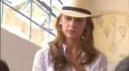 IMG/jpg/sarah-michelle-gellar-care-guatemala-visit-report-screencaps-mq-20.j (...)