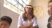 IMG/jpg/sarah-michelle-gellar-care-guatemala-visit-report-screencaps-mq-21.j (...)