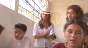 IMG/jpg/sarah-michelle-gellar-care-guatemala-visit-report-screencaps-mq-22.j (...)
