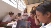 IMG/jpg/sarah-michelle-gellar-care-guatemala-visit-report-screencaps-mq-24.j (...)