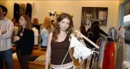 IMG/jpg/michelle-trachtenberg-james-perse-malibu-store-opening-mq-38.jpg