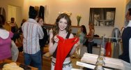 IMG/jpg/michelle-trachtenberg-james-perse-malibu-store-opening-mq-25.jpg