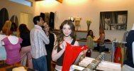 IMG/jpg/michelle-trachtenberg-james-perse-malibu-store-opening-mq-37.jpg