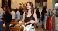 IMG/jpg/michelle-trachtenberg-james-perse-malibu-store-opening-mq-44.jpg