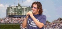 IMG/jpg/christian_kane_chicago_cubs_concert_7.jpg