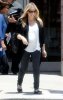 IMG/jpg/sarah-michelle-gellar-out-for-lunch-brentwood-paparazzi-mq-21.jpg