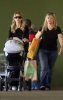 IMG/jpg/sarah-michelle-gellar-shopping-whole-foods-paparazzi-march-27-2010-m (...)