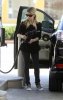 IMG/jpg/sarah-michelle-gellar-shopping-whole-foods-paparazzi-march-27-2010-m (...)